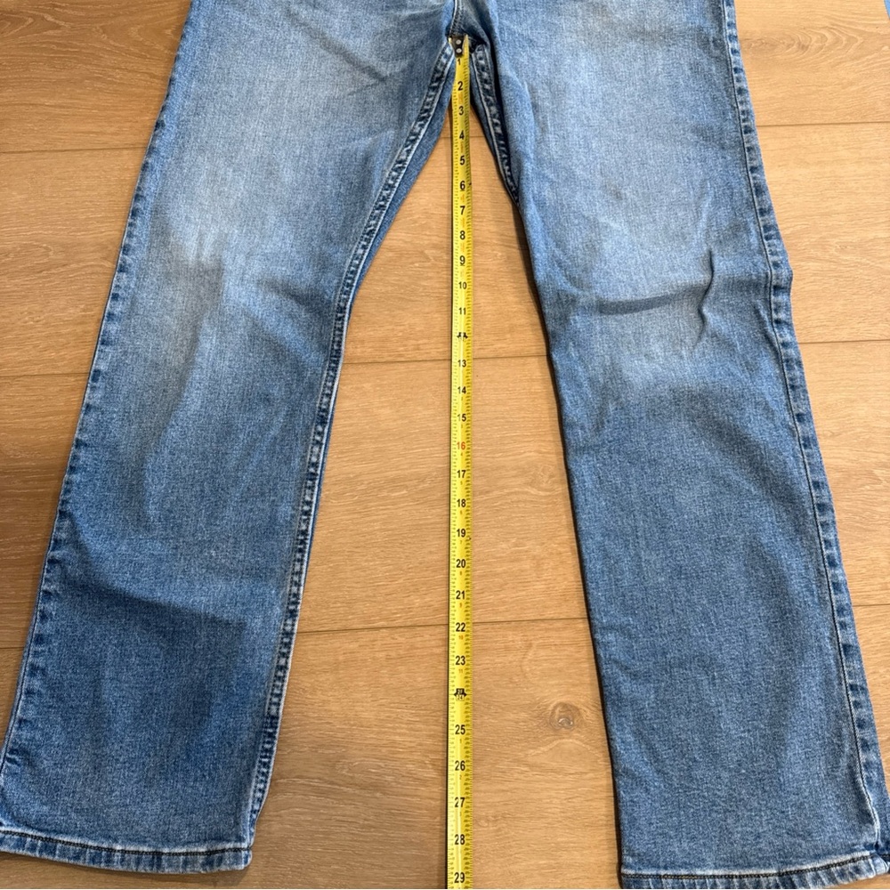 Wrangler Premium Quality Men's Jeans 38x32  Light-Medium Wash Blue Denim Comfort - Picture 13 of 15